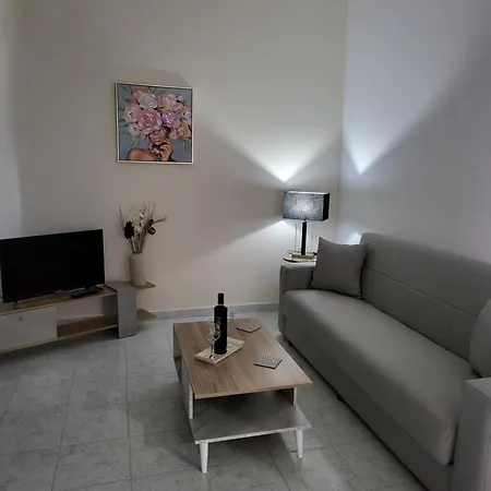 Lägenhetshotell Pyrgos Hotel Apartments 4*