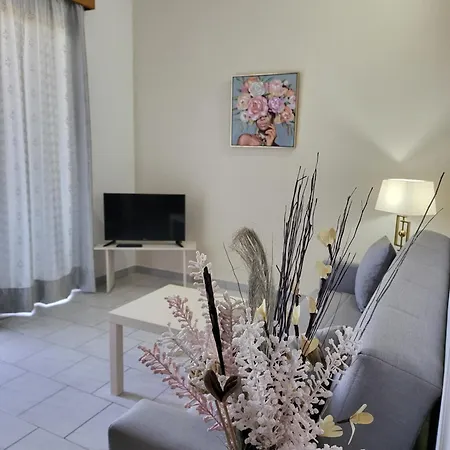 Lägenhetshotell Pyrgos Hotel Apartments 4*