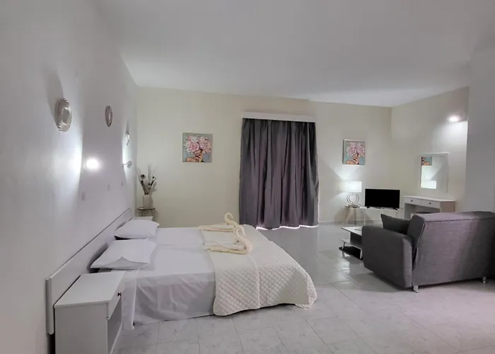 Pyrgos 4*