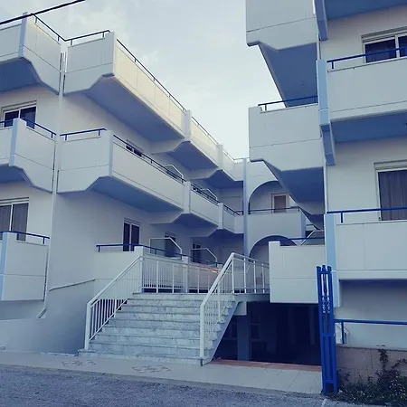 Pyrgos شقة فندقية 4*