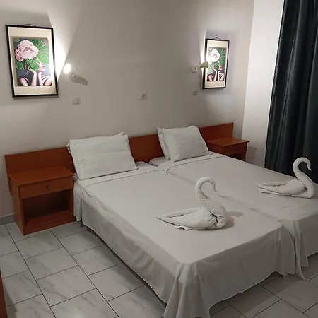 Pyrgos Aparthotel Kremastí