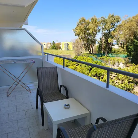 Pyrgos Aparthotel 3*