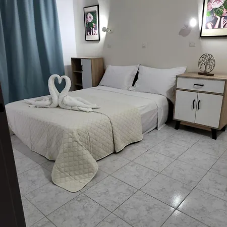 Pyrgos Apart Otel 2*