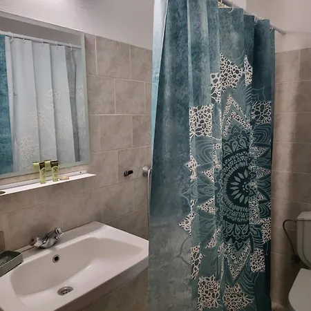 Pyrgos Hotel Apartments 3* Kremastí