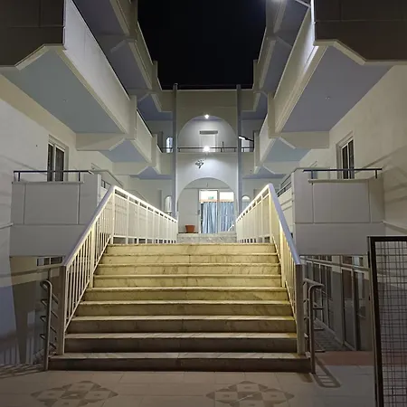 Pyrgos Aparthotel 3*