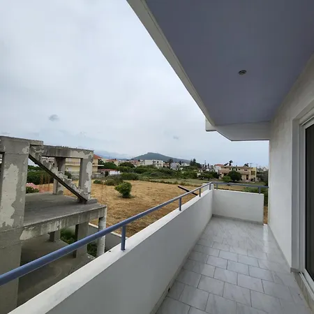 Pyrgos 2* クレマスティ