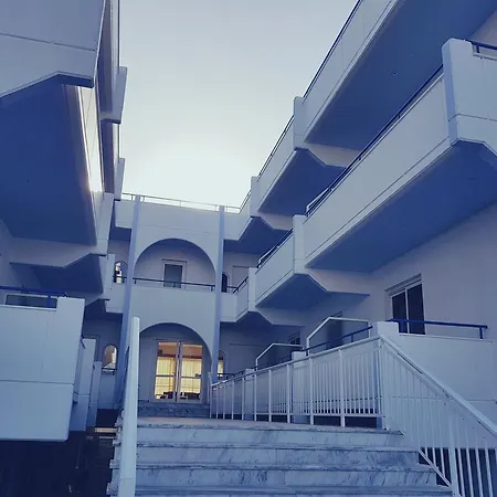 Pyrgos Aparthotel Kremastí