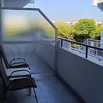 Pyrgos מלון דירות 4*