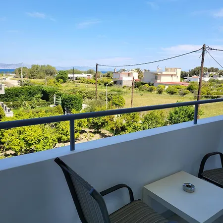 Pyrgos 아파트호텔 4*