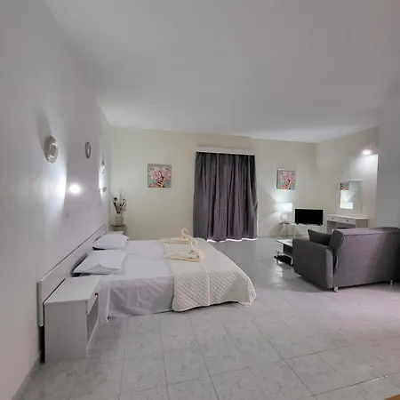 Pyrgos 4*