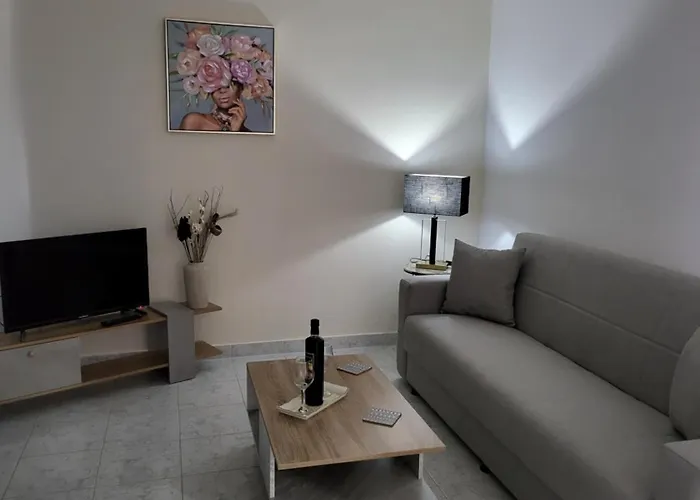 Apart Otel Pyrgos 4*