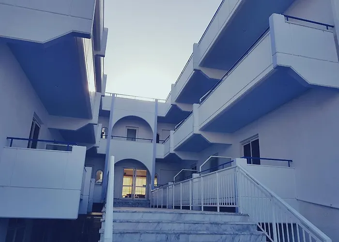 Pyrgos Apart Otel Kremastí